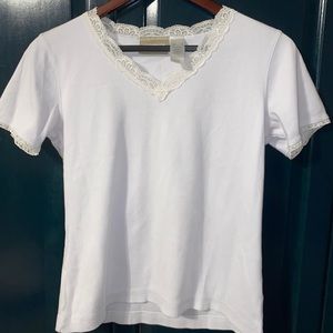 WHITE T-SHIRT w/ LACE
